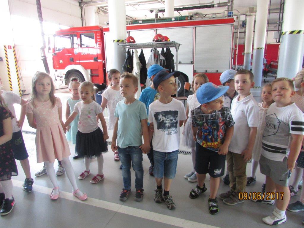 Przedszkolaki z Przedszkola nr 2 Miś z wizytą u strażaków